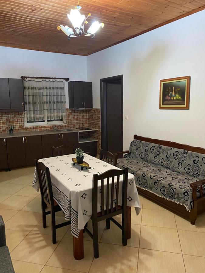 Hotel Moscopole Ксамил Екстериор снимка