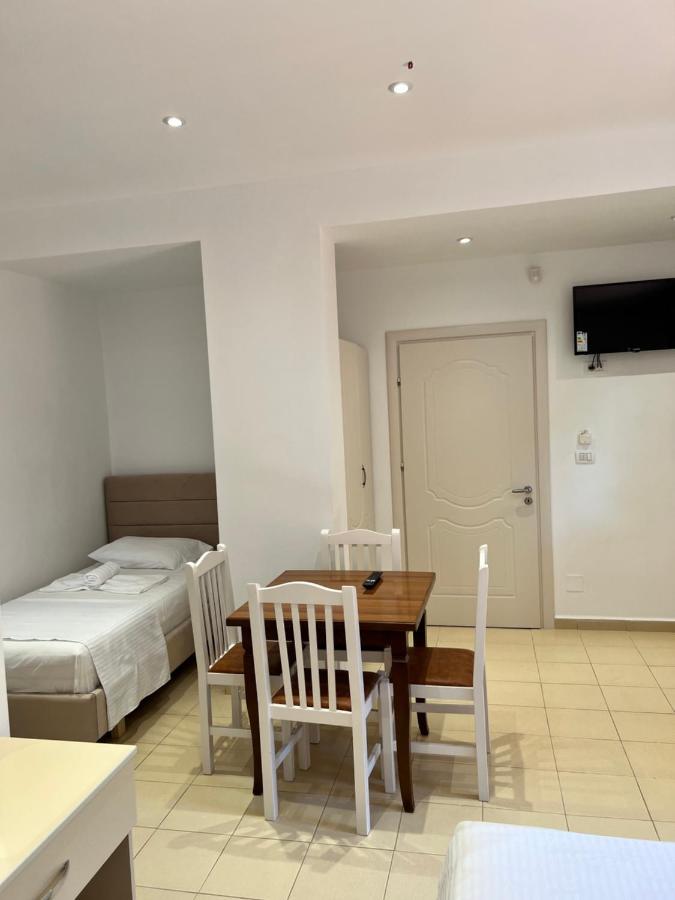 Hotel Moscopole Ксамил Екстериор снимка