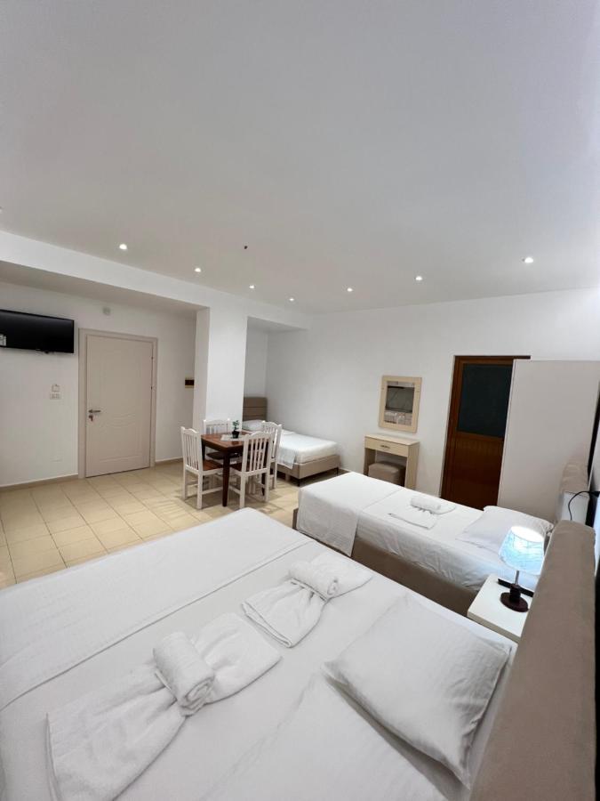 Hotel Moscopole Ксамил Екстериор снимка