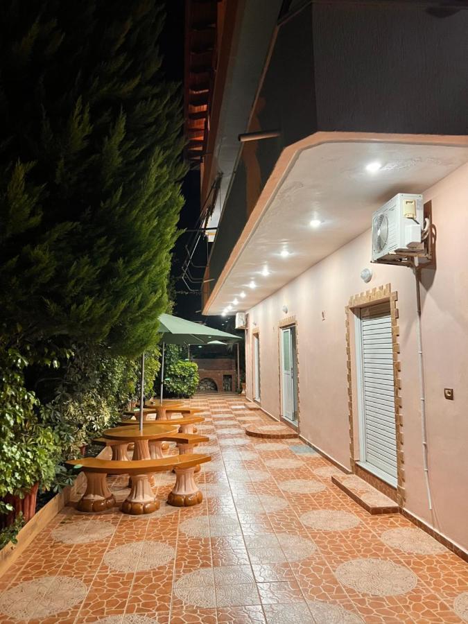 Hotel Moscopole Ксамил Екстериор снимка