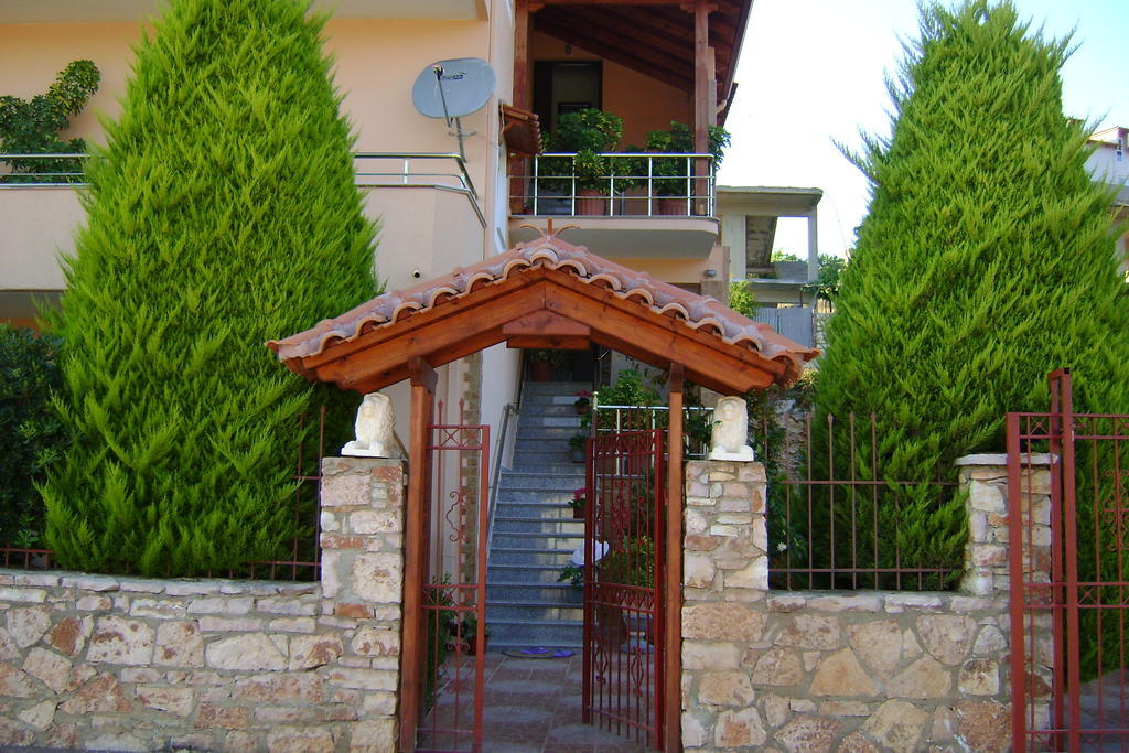 Hotel Moscopole Ксамил Екстериор снимка