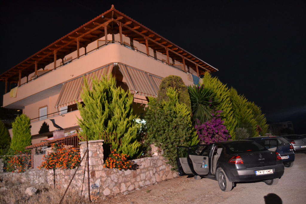 Hotel Moscopole Ксамил Екстериор снимка